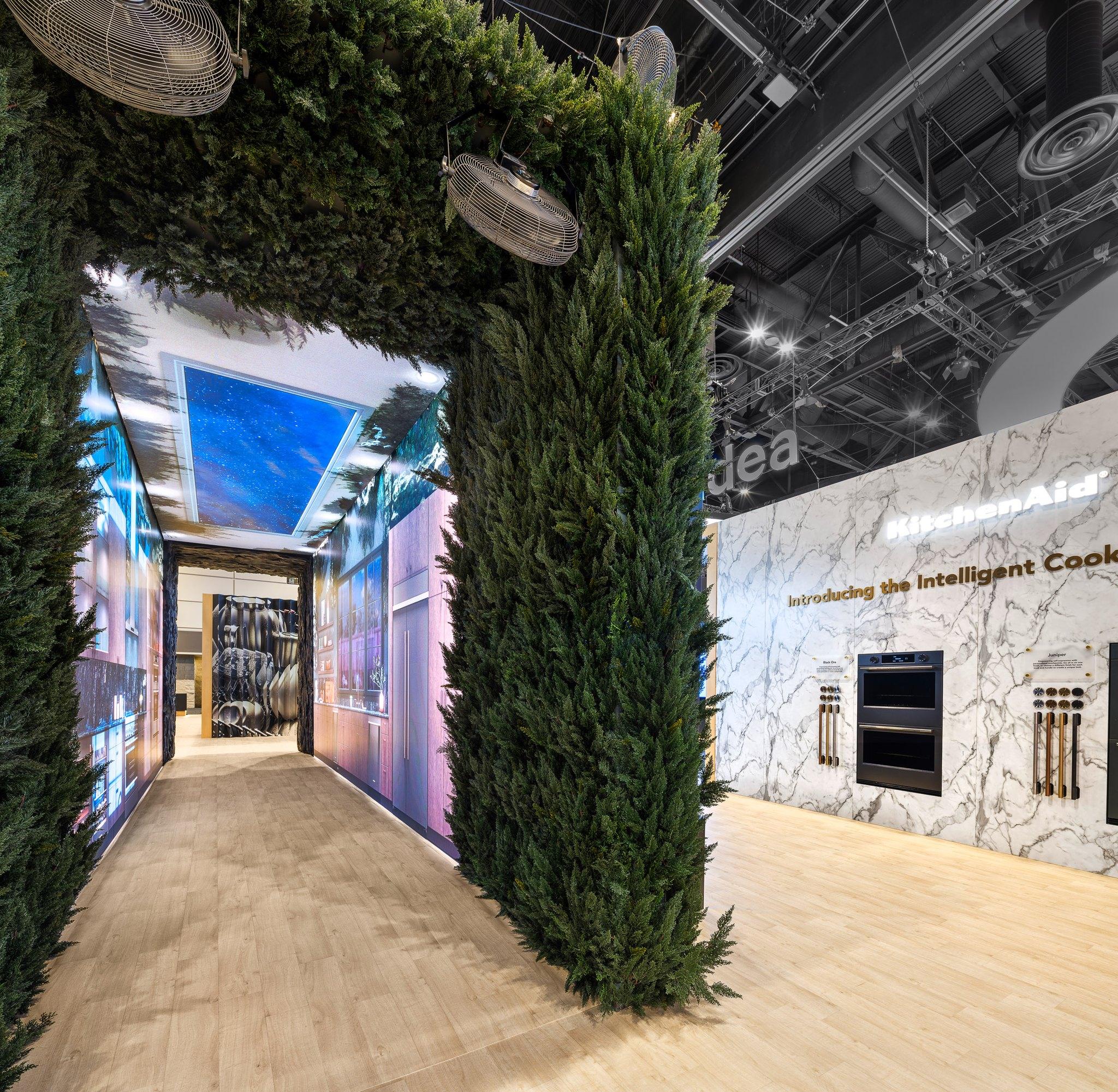 A walk-through fine-pitch LED tunnel on a trade-show floor